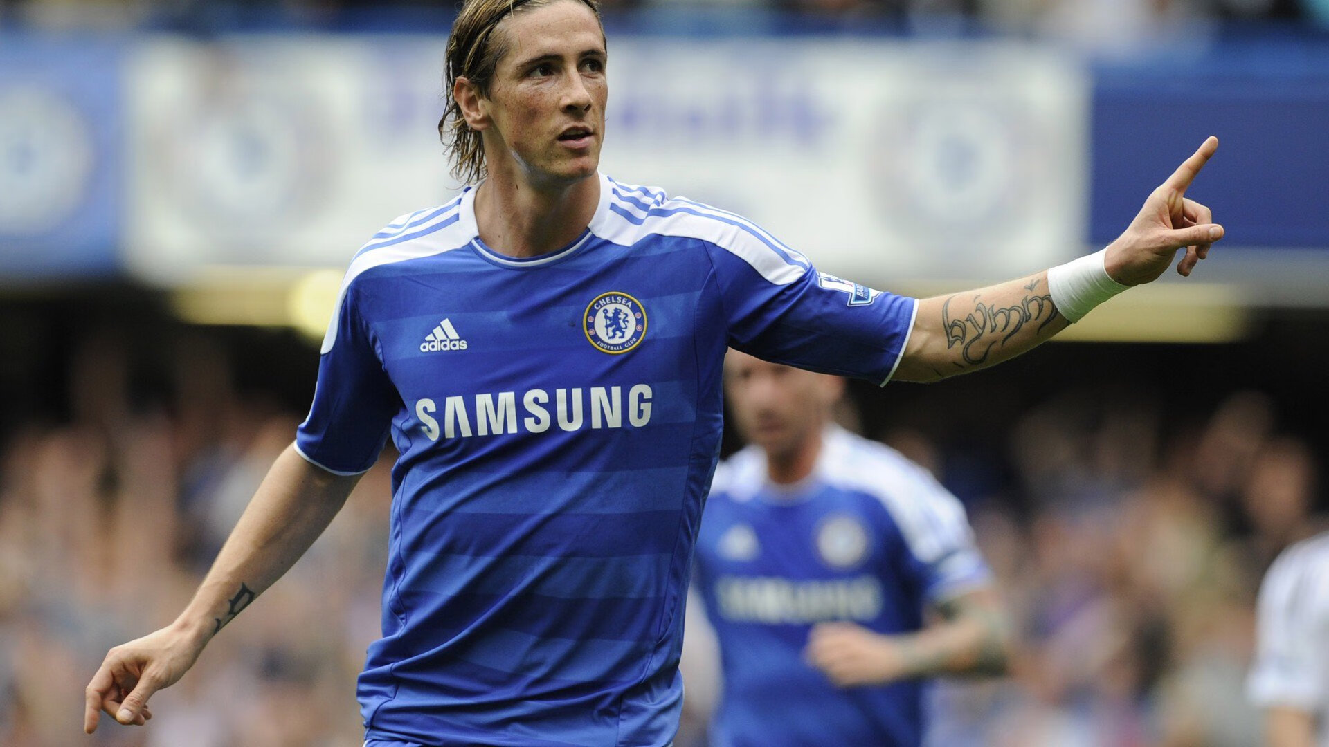 乐鱼体育下载-C罗携全家度假照片引爆热搜，c罗一家